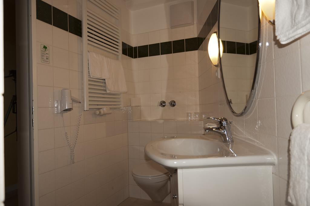 Hotel Haus Deutsch Krone Бад-Ессен Номер фото